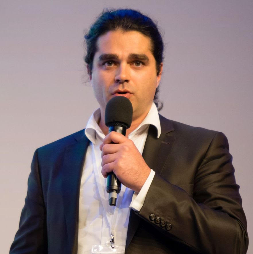Headshot of Dr Alexej Domnich